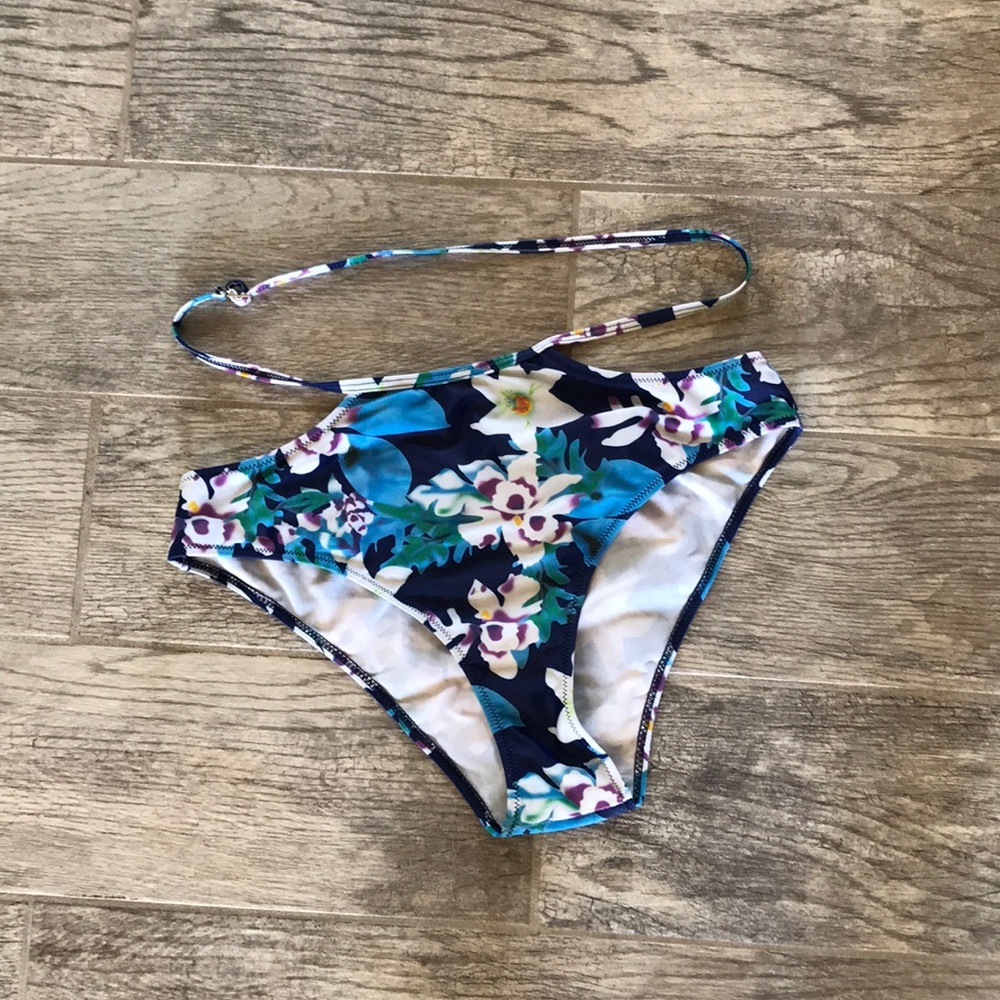 🌼 high waisted bikini bottom! 🌼
